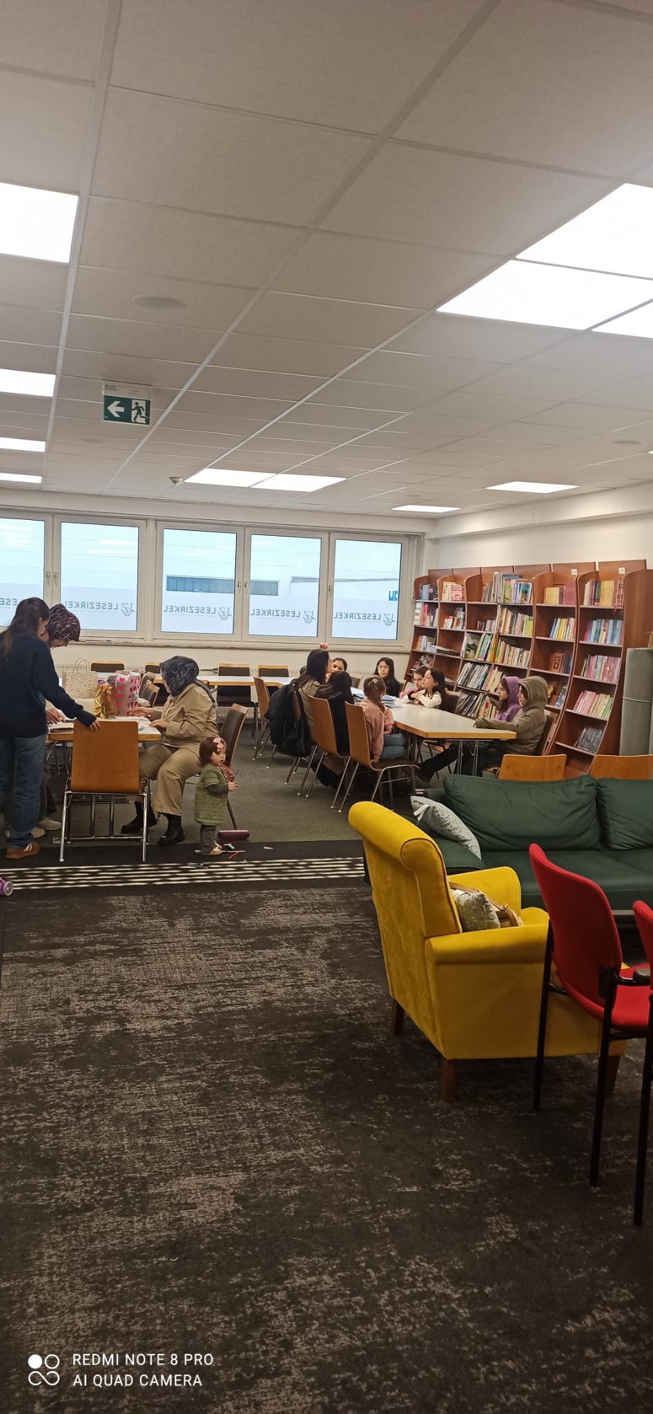 Lese und Gesprächsaktivität mit Kindern