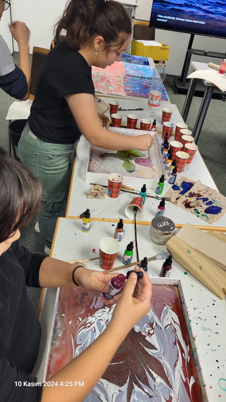 Ich lerne die Kunst des Ebru gemeinsam mit meiner MutterWhatsApp Image 2026-01-28 at 20.59.07