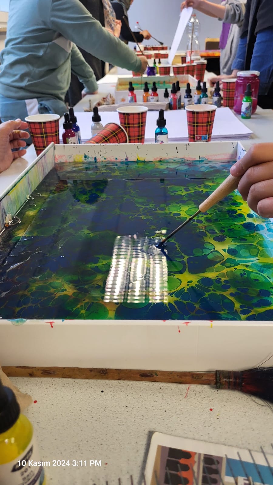 Ich lerne die Kunst des Ebru gemeinsam mit meiner MutterWhatsApp Image 2026-01-28 at 21.00.45