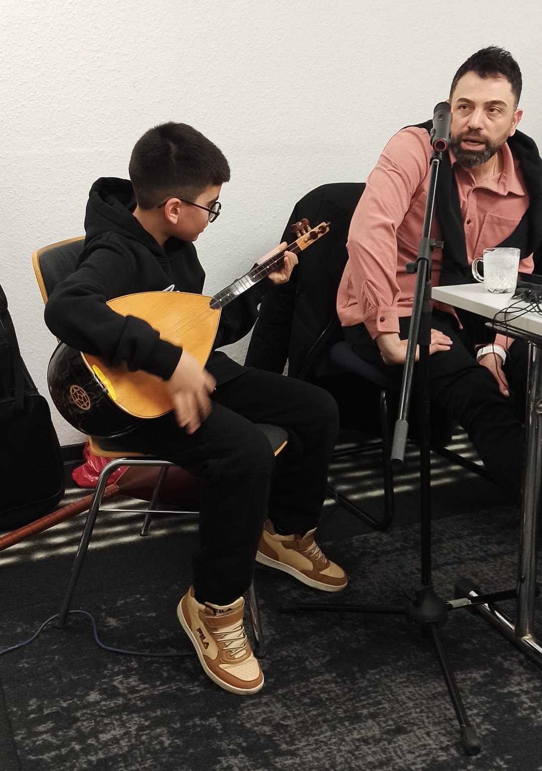 Künstlerischer Abend mit Väter und Söhne